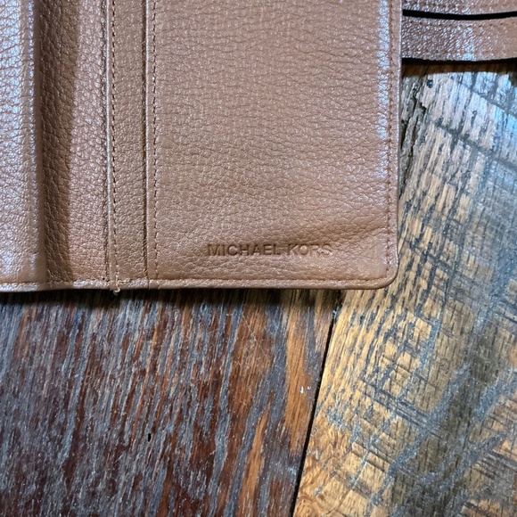Michael Kors Gansevoort Brown Leather Wallet Gold Buckle Snap Closure - Picture 8 of 9